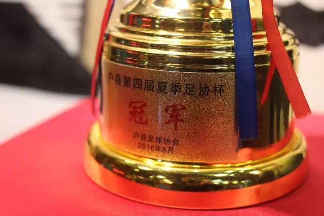 C罗的告别之争：是非和矛盾的平局